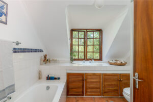 26 Lower Duthie (26)